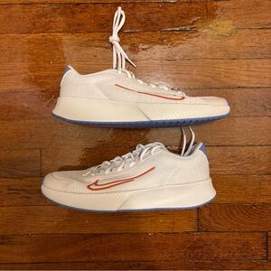 Women’s Nike Tennis Vaporlite court White Sneakers size 9
